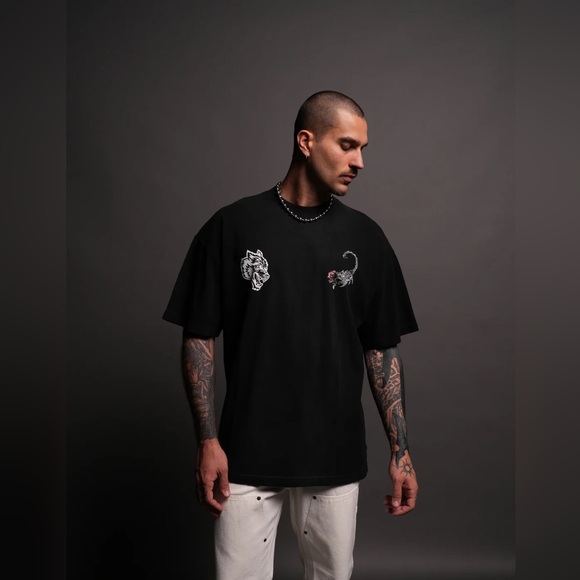 SCORPION ROSE "PREMIUM" OVERSIZED TEE IN BLACK SPINE SUN FADE - Picture 2 of 6